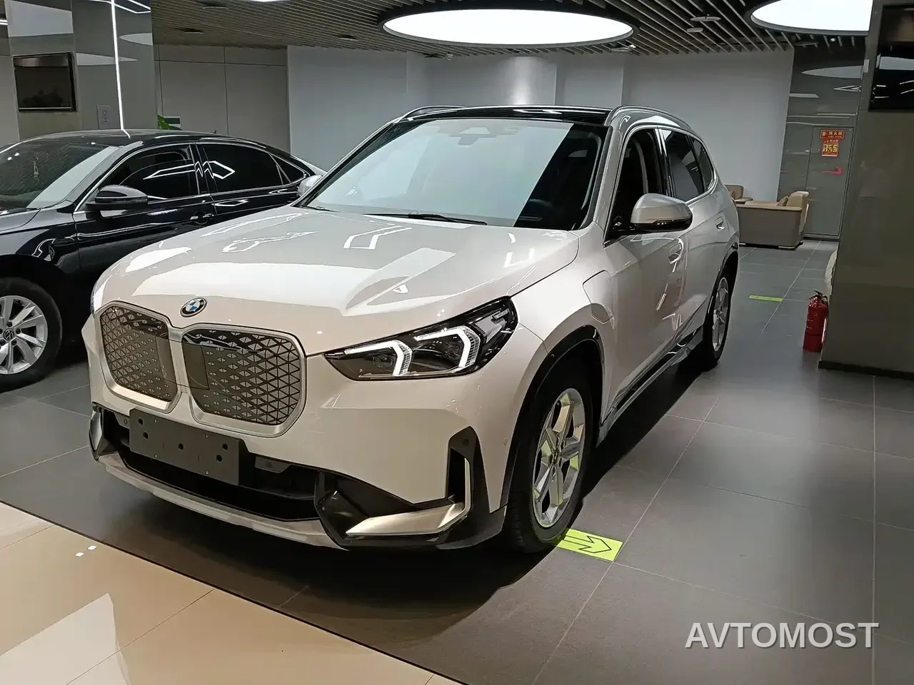 BMW iX1 2023 eDrive25L X Design Package — фото 1