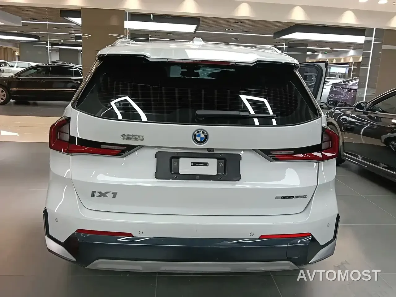 BMW iX1 2023 eDrive25L X Design Package — фото 3