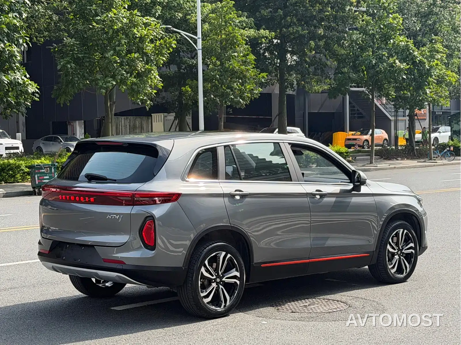 Skyworth HT-i 2024 1.5L PHEV 115KM Smart Dragon Edition — фото 6