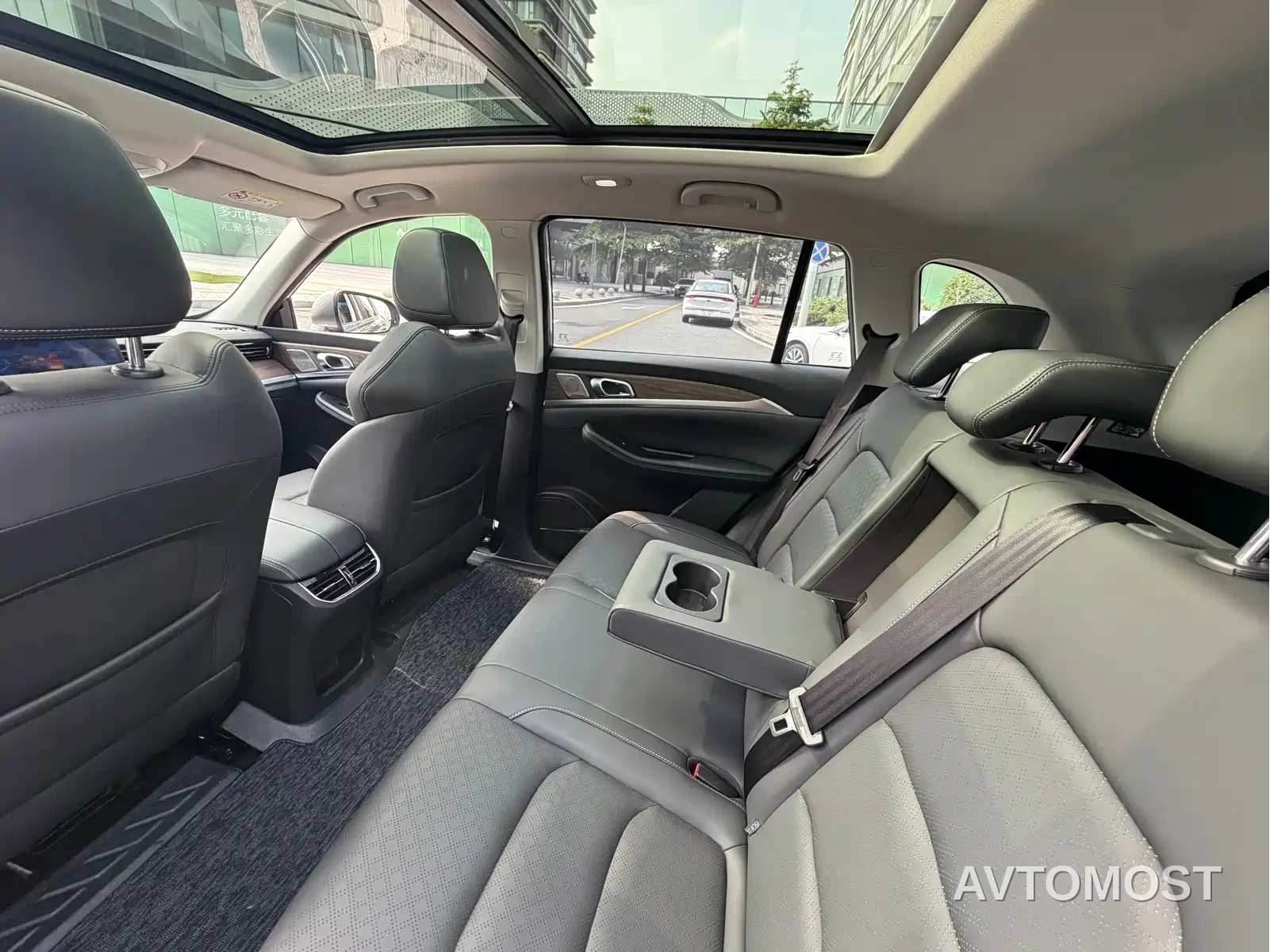 Skyworth HT-i 2024 1.5L PHEV 115KM Smart Dragon Edition — фото 9