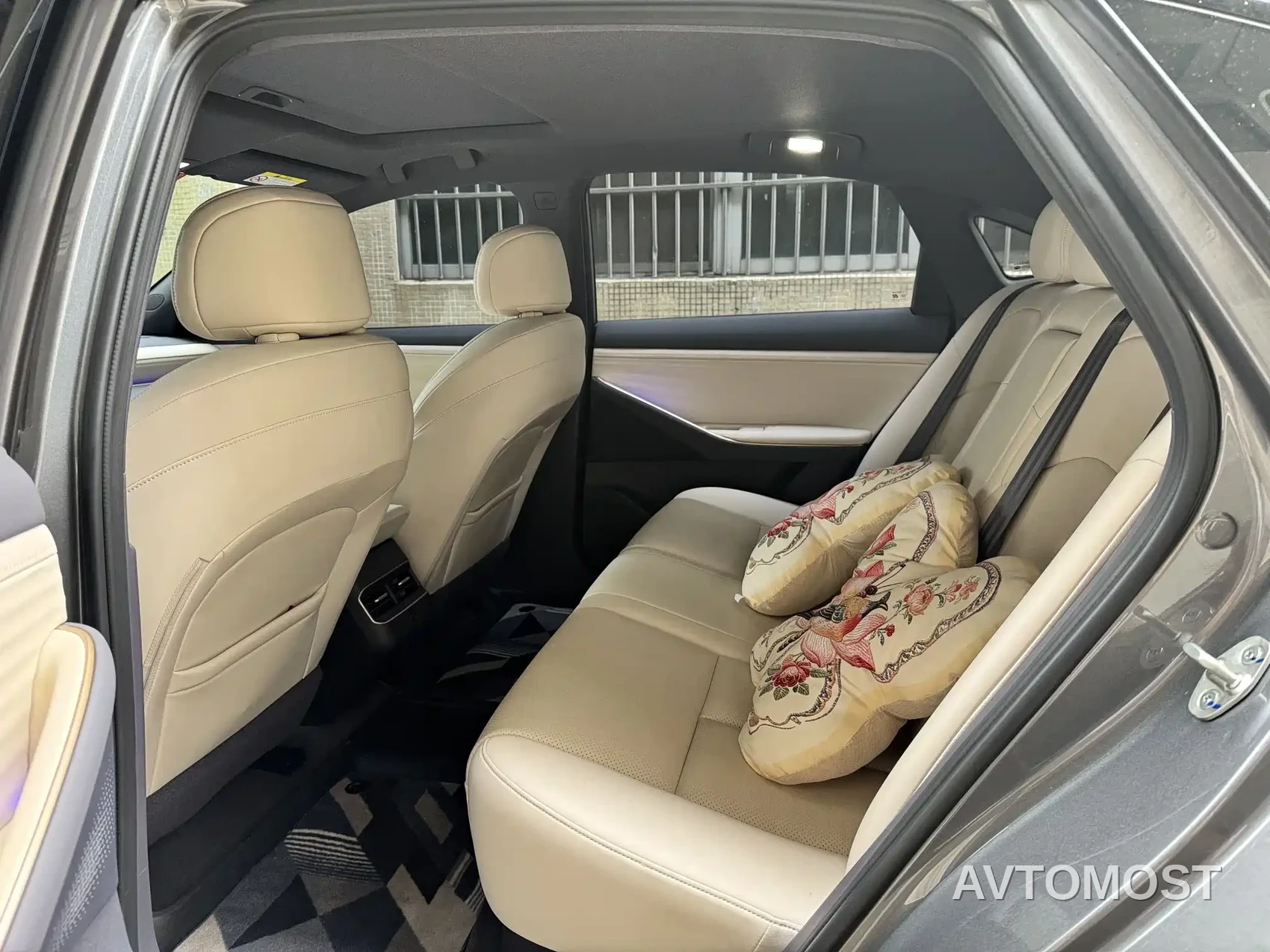 Nissan N6 2025 Low Configuration — фото 6
