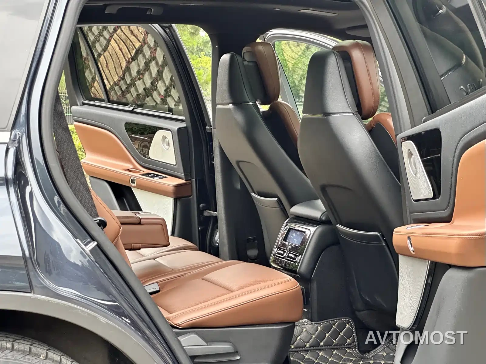 Lincoln Aviator 2021 3.0T V6 4WD Executive Edition — фото 14