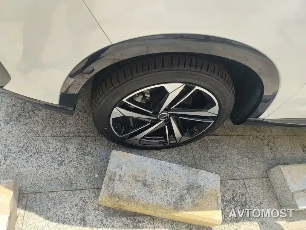 Roewe RX5 eMAX 2022 1.5T PHEV Fearless Premium Edition — фото 18
