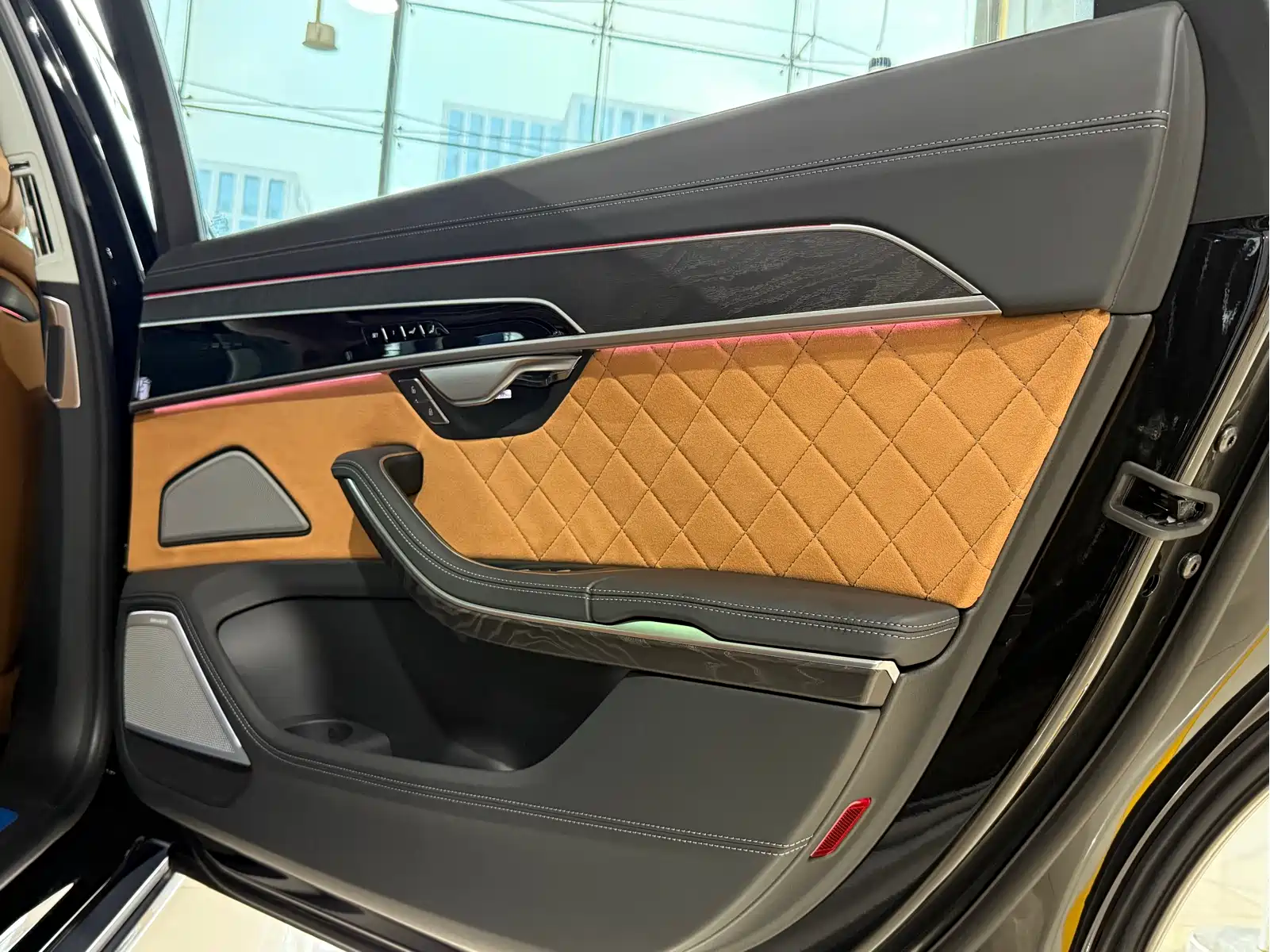 Audi A8 2022 A8L Horch Founder Edition Two-Tone Collector — фото 24