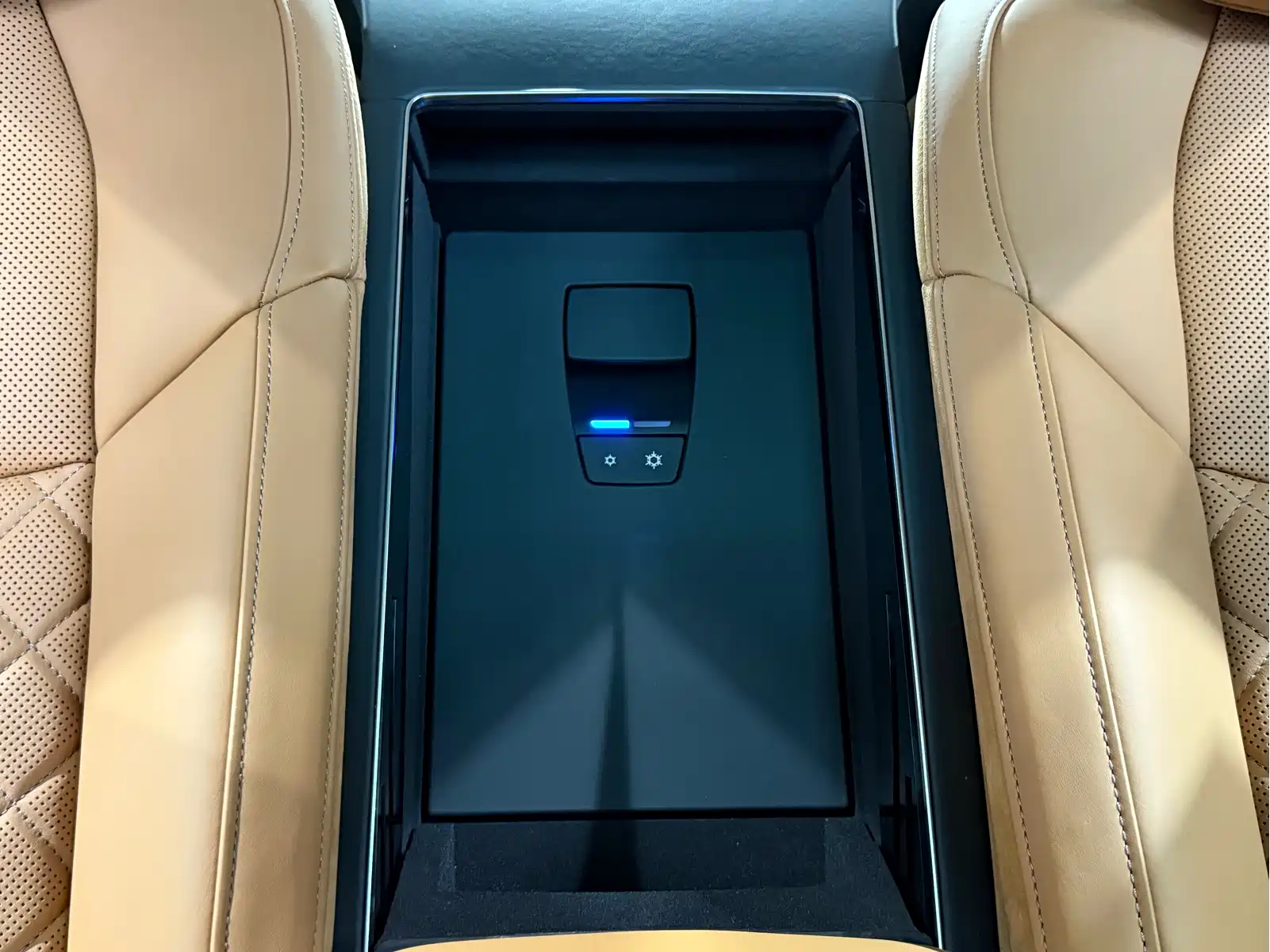 Audi A8 2022 A8L Horch Founder Edition Two-Tone Collector — фото 31
