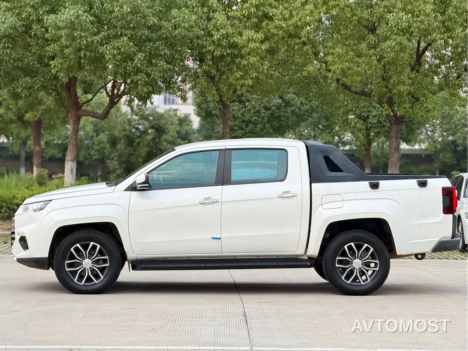 Jiangling Yuhu 9 2020 2.0T Automatic Diesel 4WD Comfort — фото 4