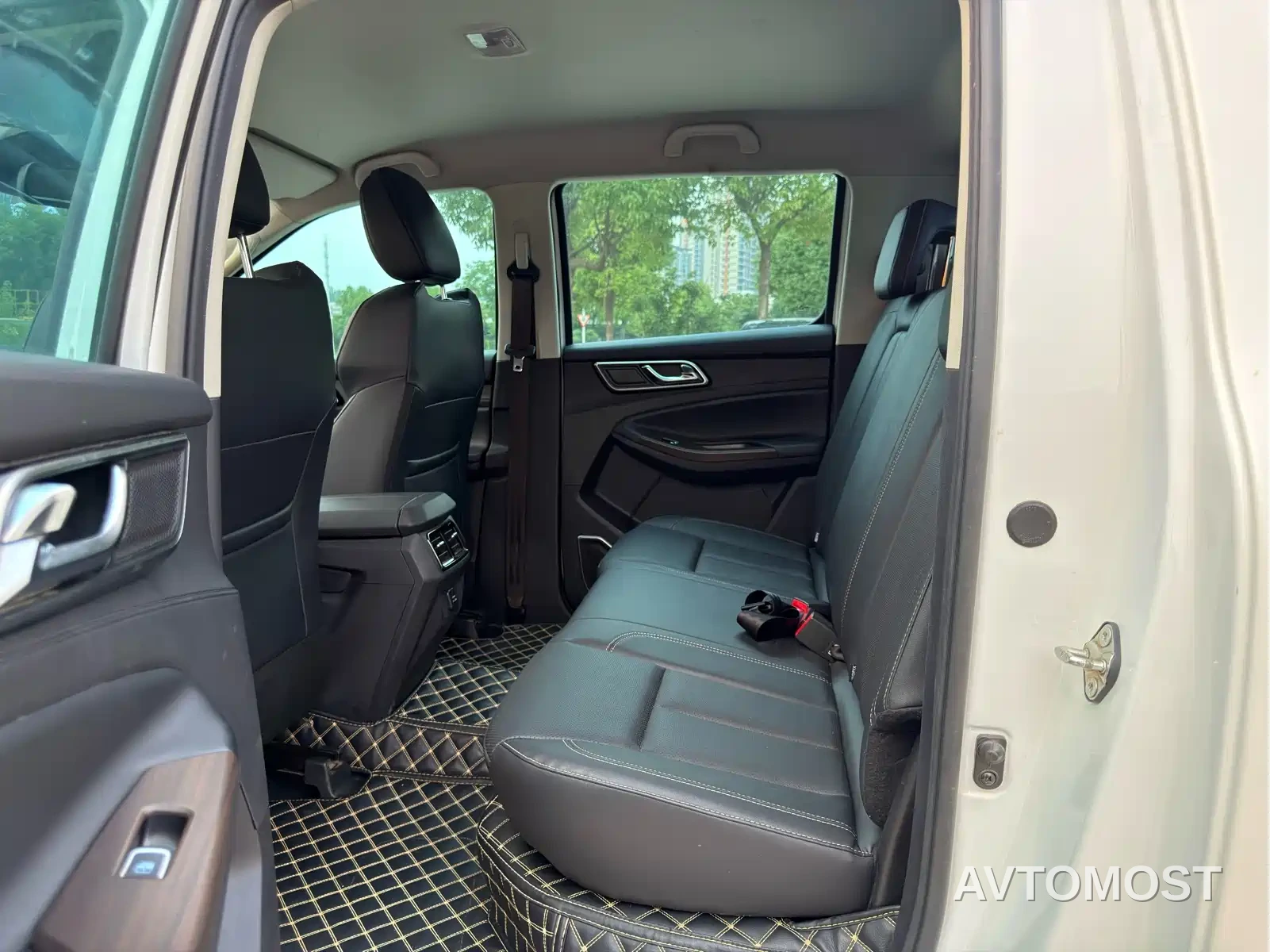 Jiangling Yuhu 9 2020 2.0T Automatic Diesel 4WD Comfort — фото 10