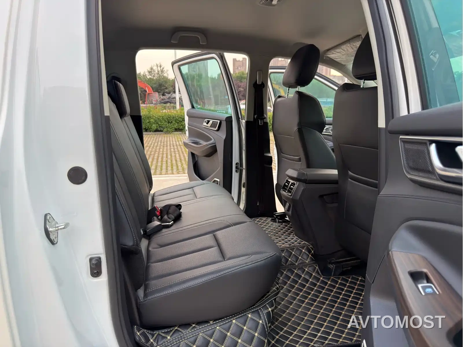 Jiangling Yuhu 9 2020 2.0T Automatic Diesel 4WD Comfort — фото 11
