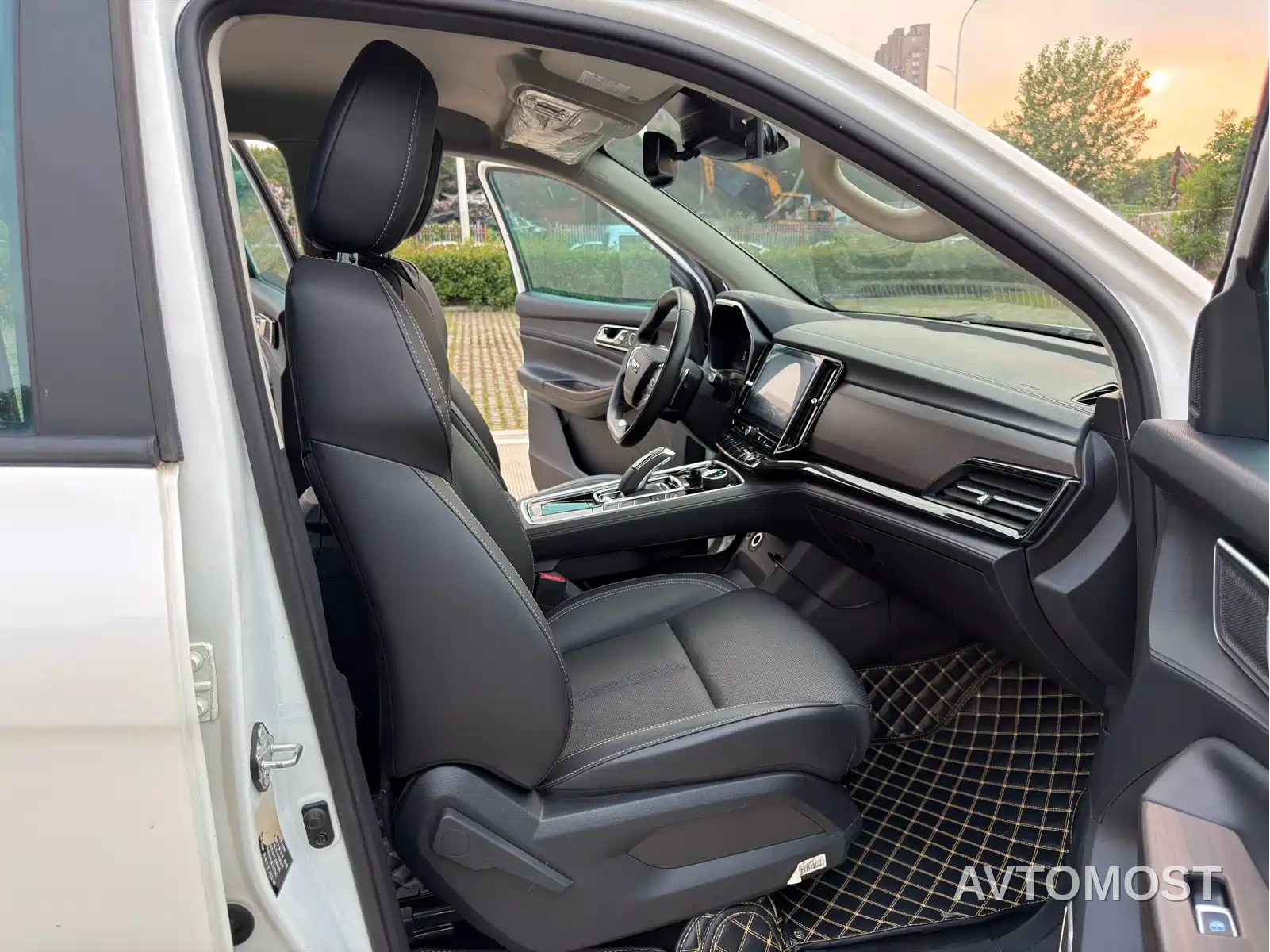 Jiangling Yuhu 9 2020 2.0T Automatic Diesel 4WD Comfort — фото 12