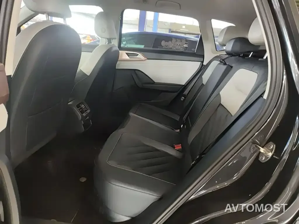 Volkswagen Tharu 2023 300TSI 2WD Full Moon Edition — фото 12