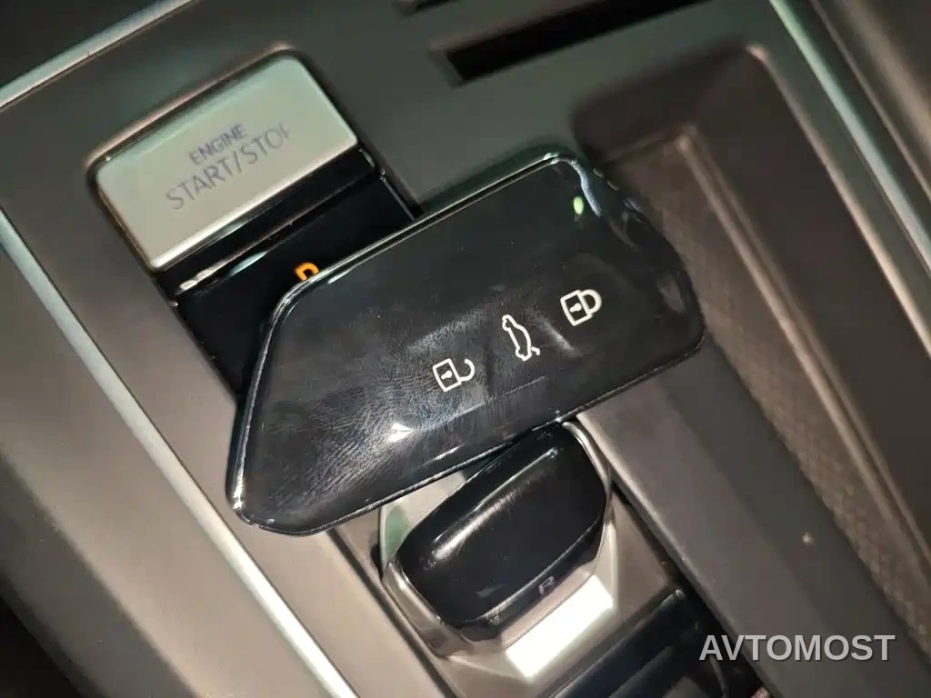Volkswagen Golf 2023 Model 200TSI DSG — фото 9