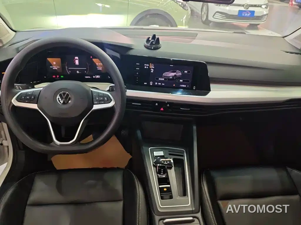 Volkswagen Golf 2023 Model 200TSI DSG — фото 10