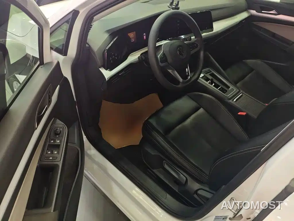 Volkswagen Golf 2023 Model 200TSI DSG — фото 15