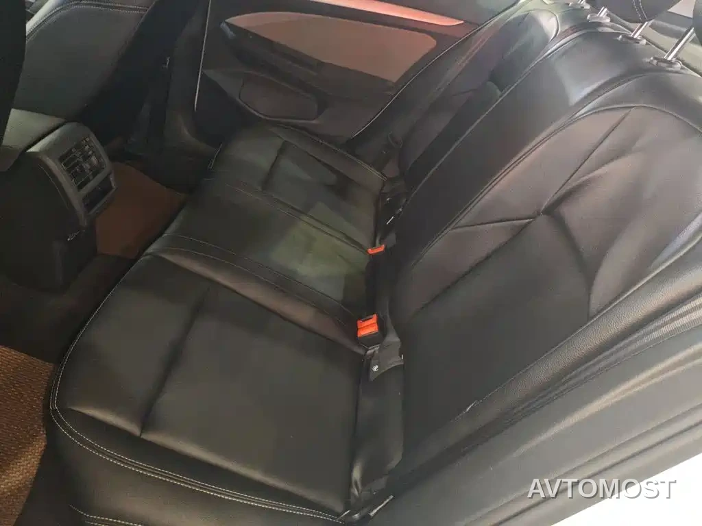 Volkswagen Golf 2023 Model 200TSI DSG — фото 16