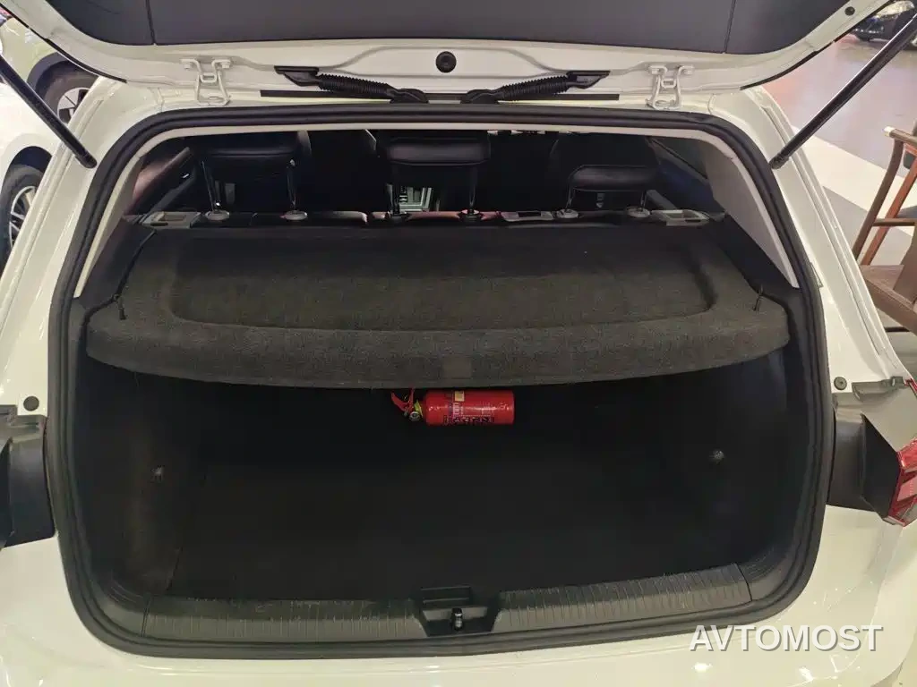 Volkswagen Golf 2023 Model 200TSI DSG — фото 18