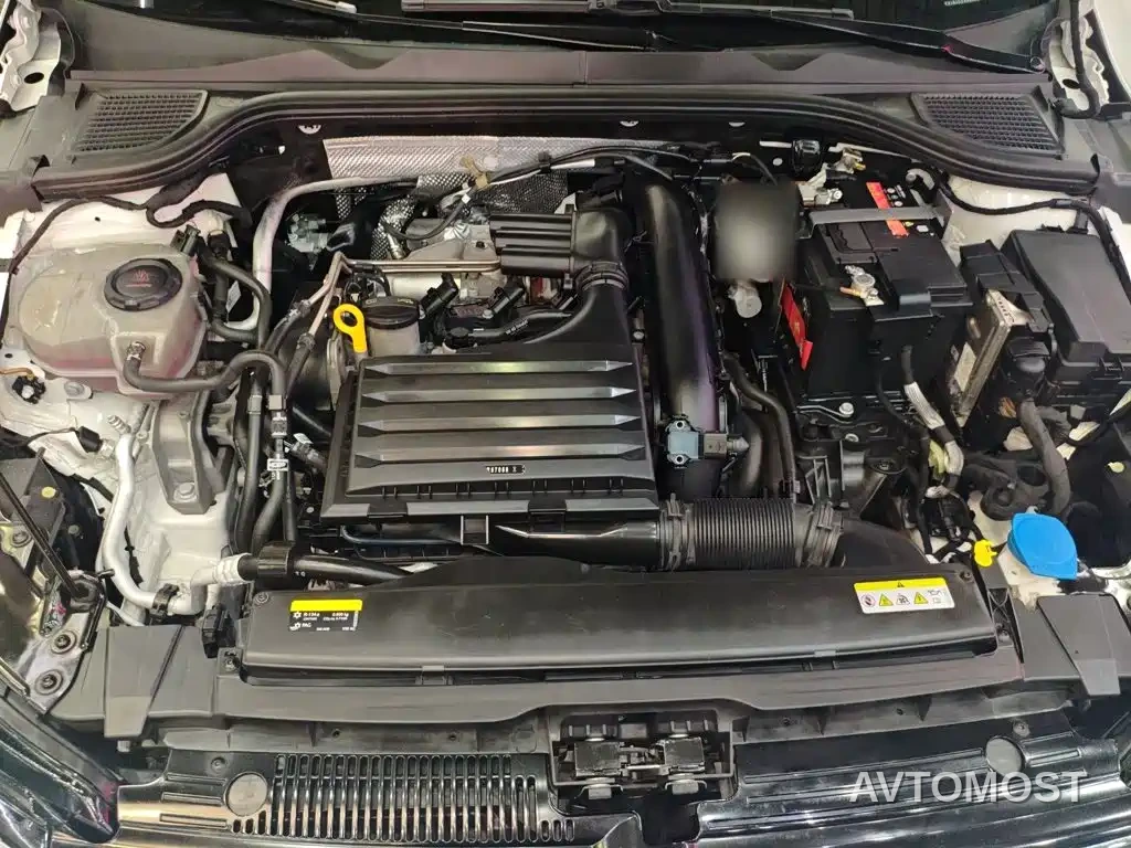 Volkswagen Golf 2023 Model 200TSI DSG — фото 19