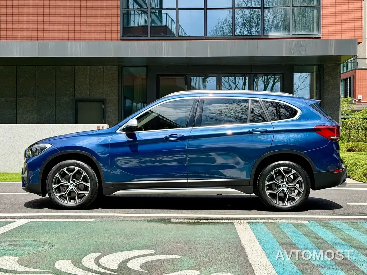 BMW X1 2022 sDrive20Li Fashion — фото 6