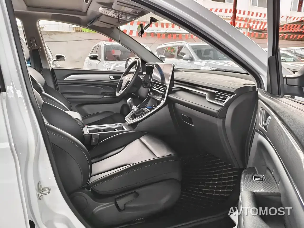 Haval M6 2023 PLUS 1.5T Manual Luxury Smart Connect — фото 3