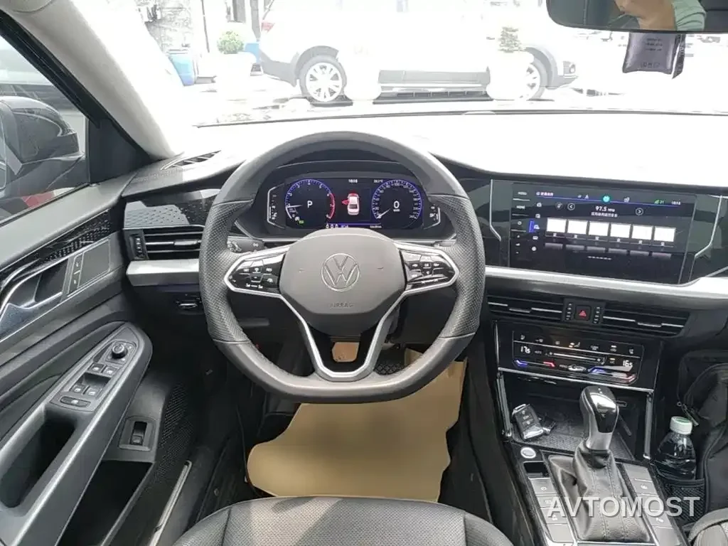 Volkswagen Passat 2023 330TSI Starlight Premium Edition — фото 10