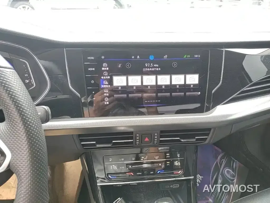 Volkswagen Passat 2023 330TSI Starlight Premium Edition — фото 12