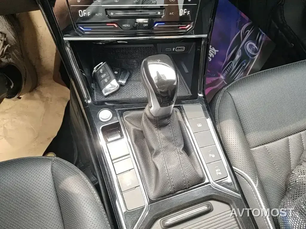 Volkswagen Passat 2023 330TSI Starlight Premium Edition — фото 13