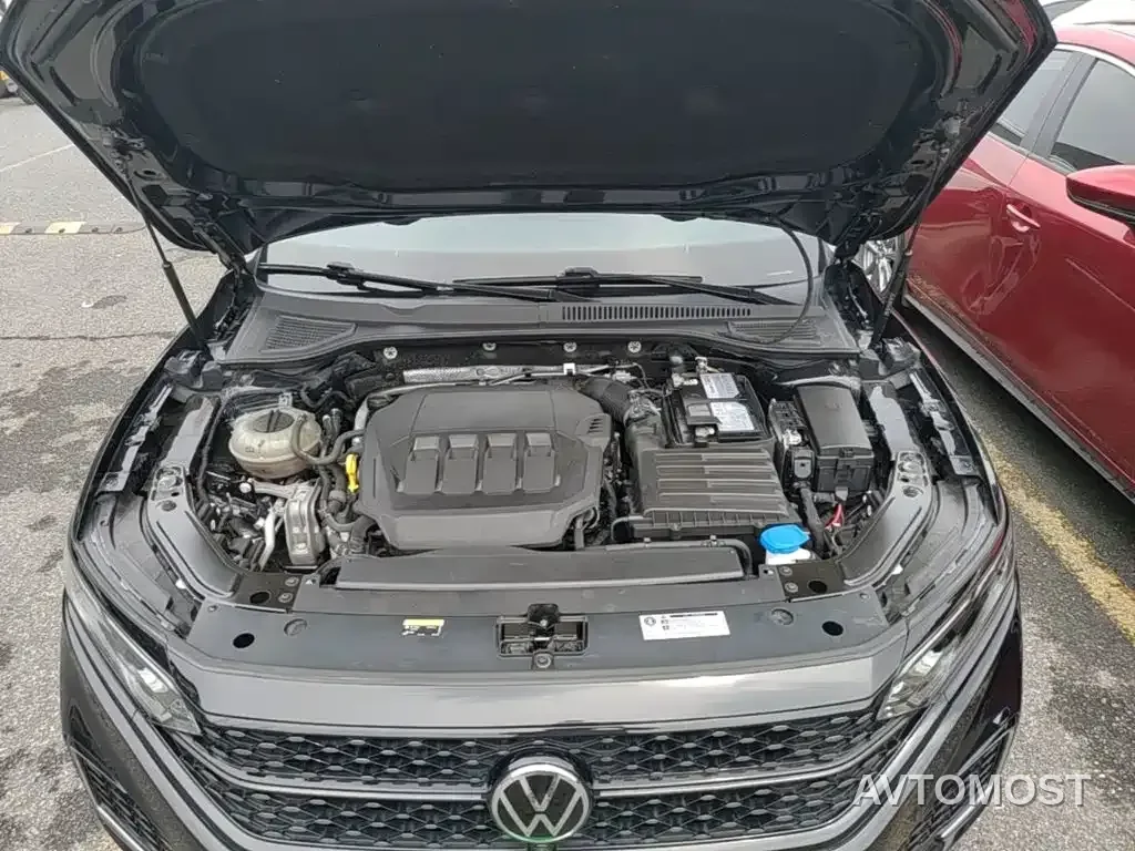 Volkswagen Passat 2023 330TSI Starlight Premium Edition — фото 17
