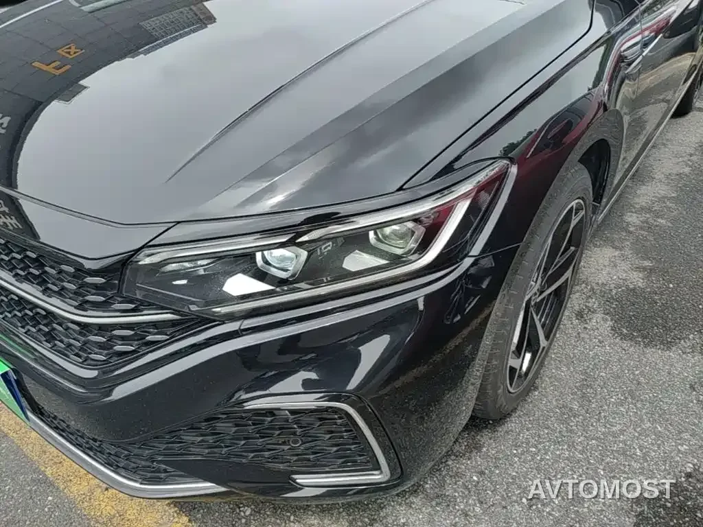 Volkswagen Passat 2023 330TSI Starlight Premium Edition — фото 21