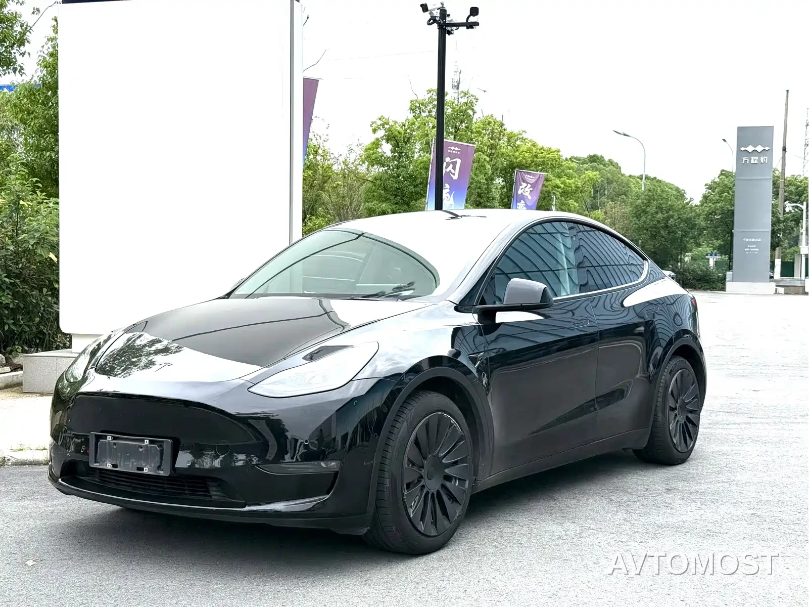 Tesla Model Y 2023 Rear-Wheel Drive Edition — фото 1