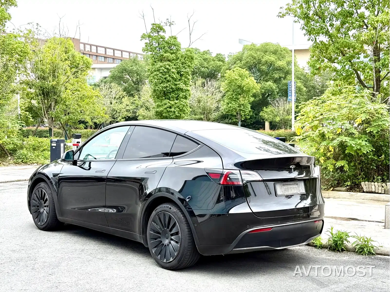 Tesla Model Y 2023 Rear-Wheel Drive Edition — фото 2