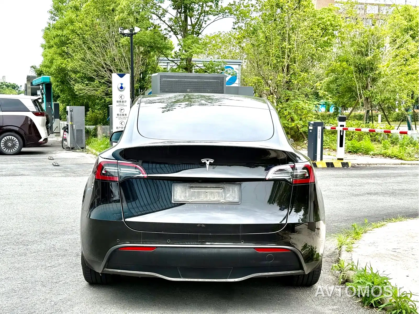 Tesla Model Y 2023 Rear-Wheel Drive Edition — фото 4