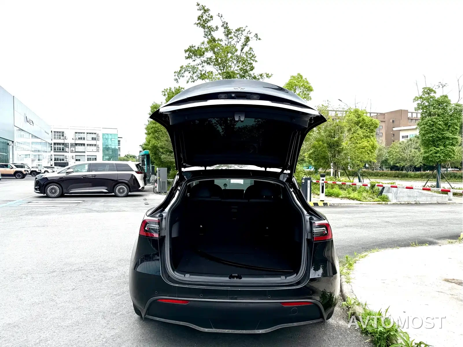 Tesla Model Y 2023 Rear-Wheel Drive Edition — фото 13