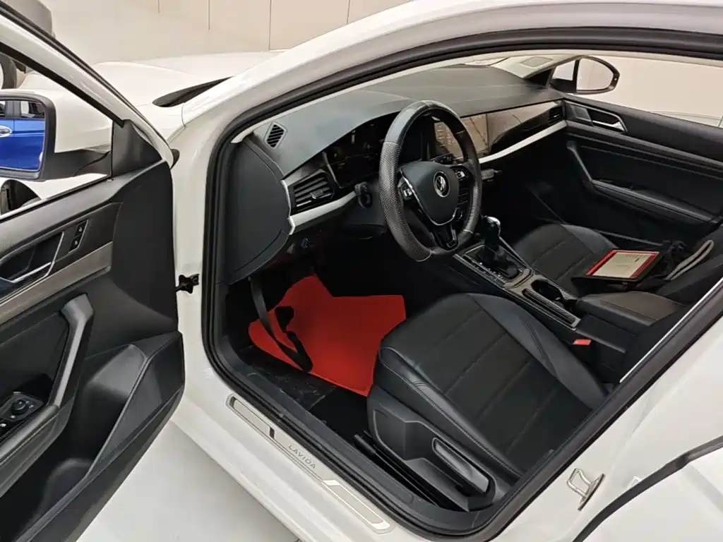 Volkswagen Lavida 2021 1.5L Auto Comfort Edition — фото 16