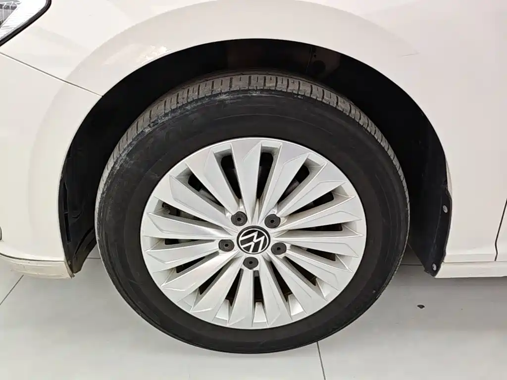 Volkswagen Lavida 2021 1.5L Auto Comfort Edition — фото 23