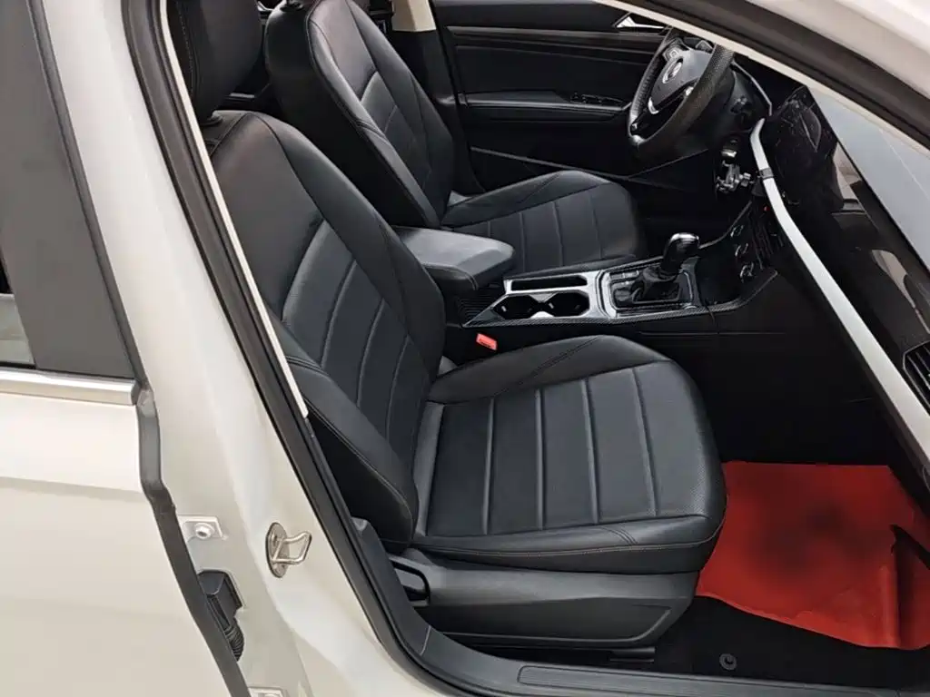 Volkswagen Lavida 2021 1.5L Auto Comfort Edition — фото 25