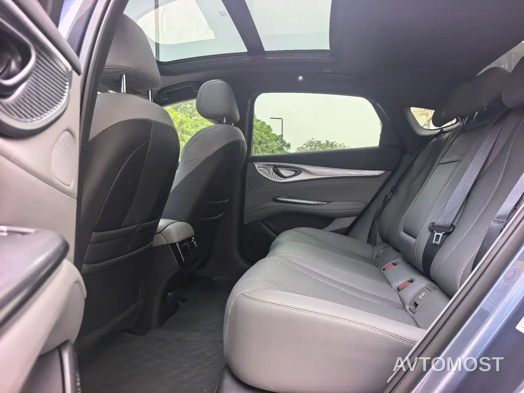 BYD Seal 2024 Glory Edition DM-i 1.5L 121km Luxury — фото 10