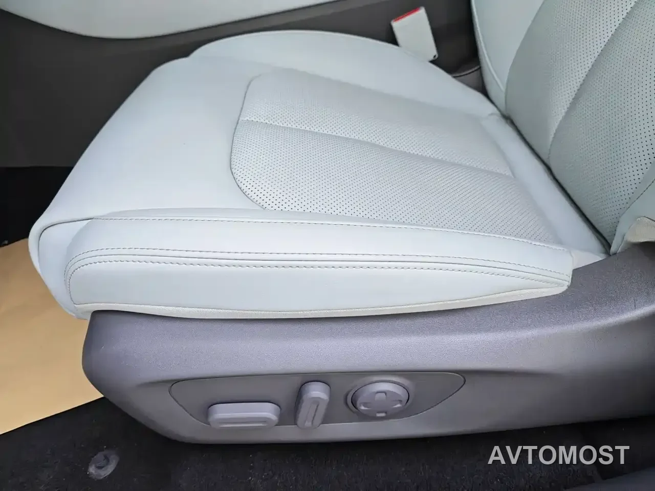 Leapmotor C01 2023 Model Range Extender 216 Comfort Edition — фото 7