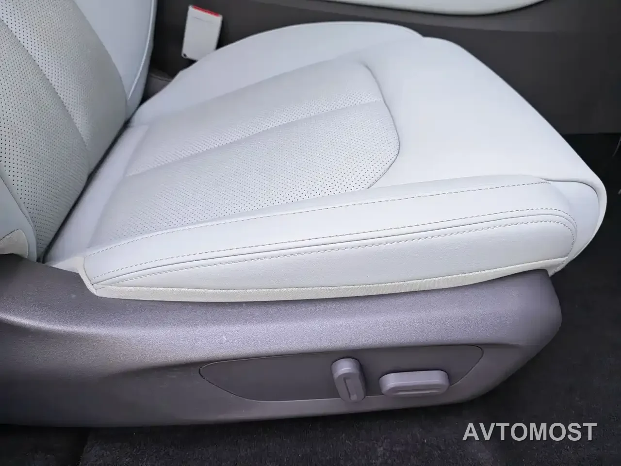 Leapmotor C01 2023 Model Range Extender 216 Comfort Edition — фото 8