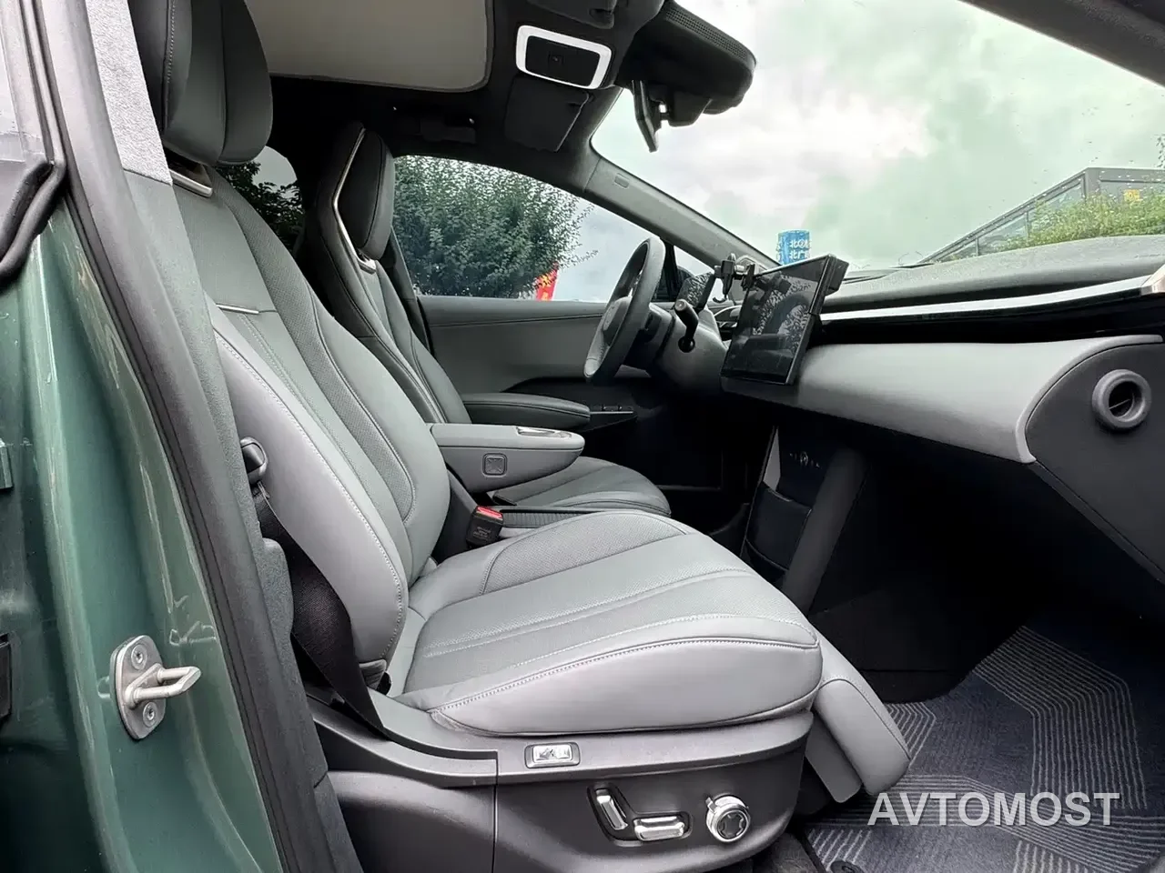 Zeekr X 2023 RWD YOU Edition 4-seater — фото 16