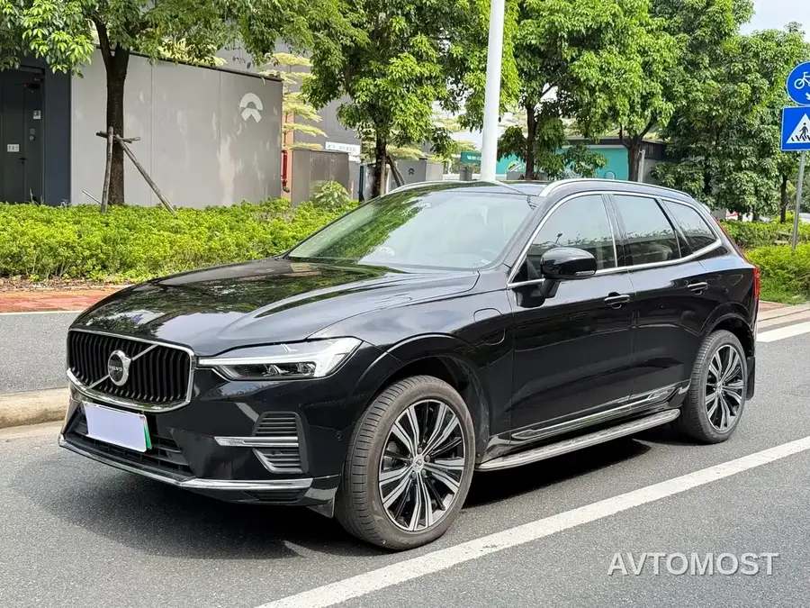 Volvo XC60 Plug-in Hybrid 2022 T8 Plug-in Hybrid Long Range AWD Momentum Luxury Edition