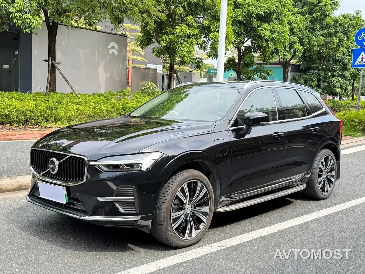 Volvo XC60 Plug-in Hybrid 2022 T8 Plug-in Hybrid Long Range AWD Momentum Luxury Edition — фото 1