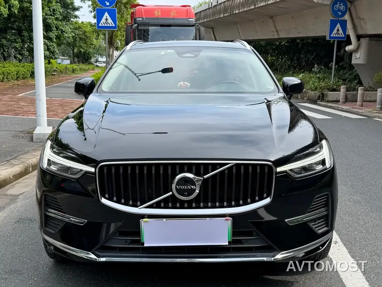 Volvo XC60 Plug-in Hybrid 2022 T8 Plug-in Hybrid Long Range AWD Momentum Luxury Edition — фото 2