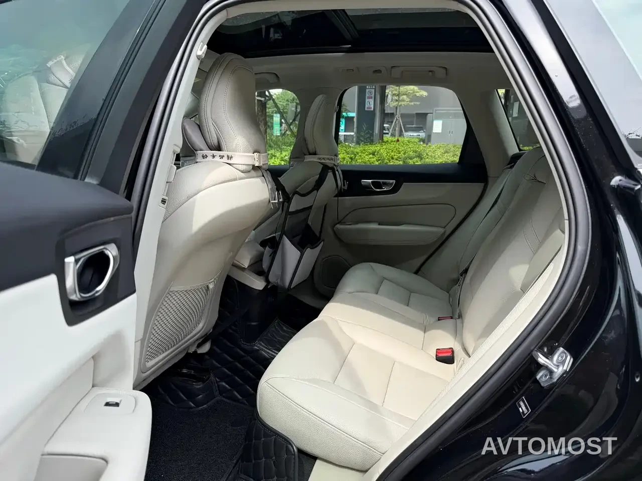 Volvo XC60 Plug-in Hybrid 2022 T8 Plug-in Hybrid Long Range AWD Momentum Luxury Edition — фото 8