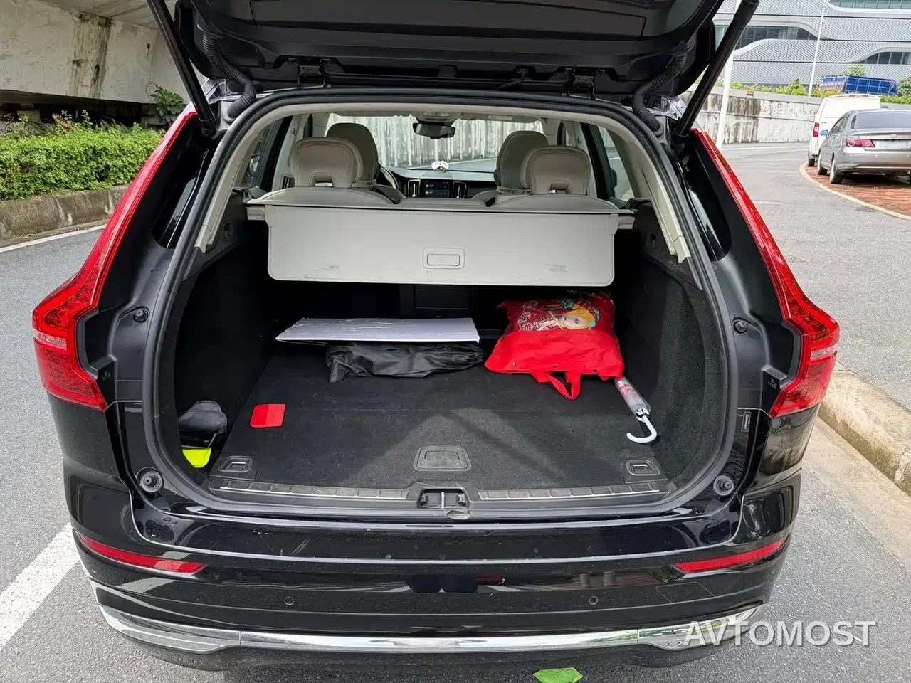 Volvo XC60 Plug-in Hybrid 2022 T8 Plug-in Hybrid Long Range AWD Momentum Luxury Edition — фото 16