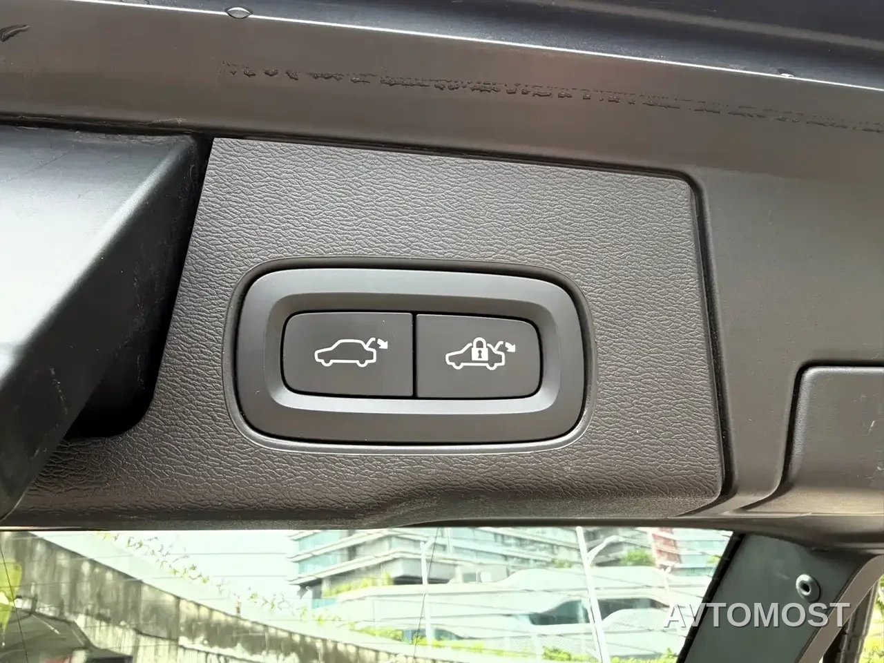 Volvo XC60 Plug-in Hybrid 2022 T8 Plug-in Hybrid Long Range AWD Momentum Luxury Edition — фото 17