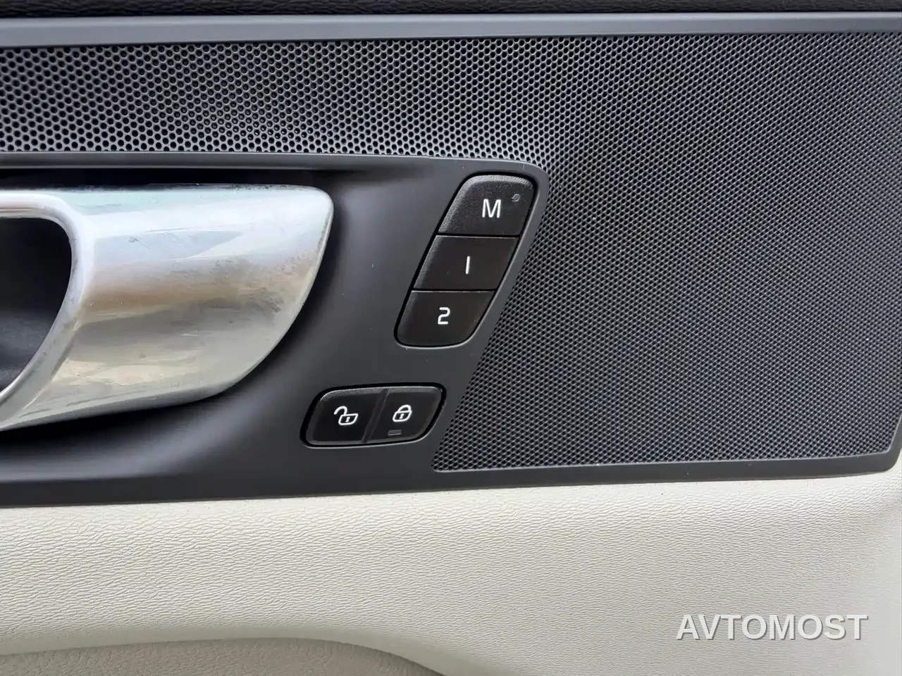 Volvo XC60 Plug-in Hybrid 2022 T8 Plug-in Hybrid Long Range AWD Momentum Luxury Edition — фото 21