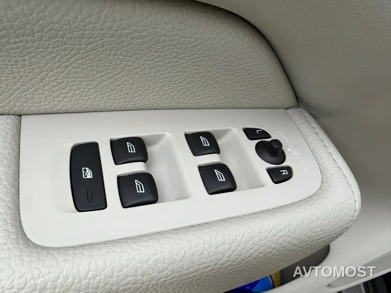 Volvo XC60 Plug-in Hybrid 2022 T8 Plug-in Hybrid Long Range AWD Momentum Luxury Edition — фото 22