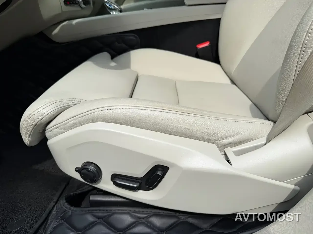 Volvo XC60 Plug-in Hybrid 2022 T8 Plug-in Hybrid Long Range AWD Momentum Luxury Edition — фото 24