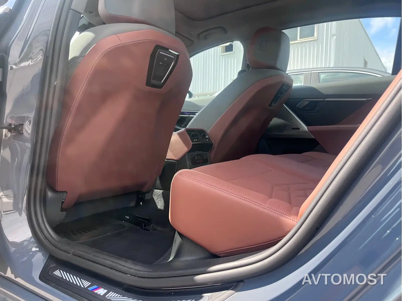 BMW i5 2024 eDrive 35L Premium Model M Sport Package — фото 8