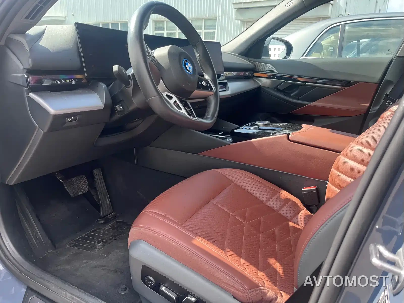 BMW i5 2024 eDrive 35L Premium Model M Sport Package — фото 13