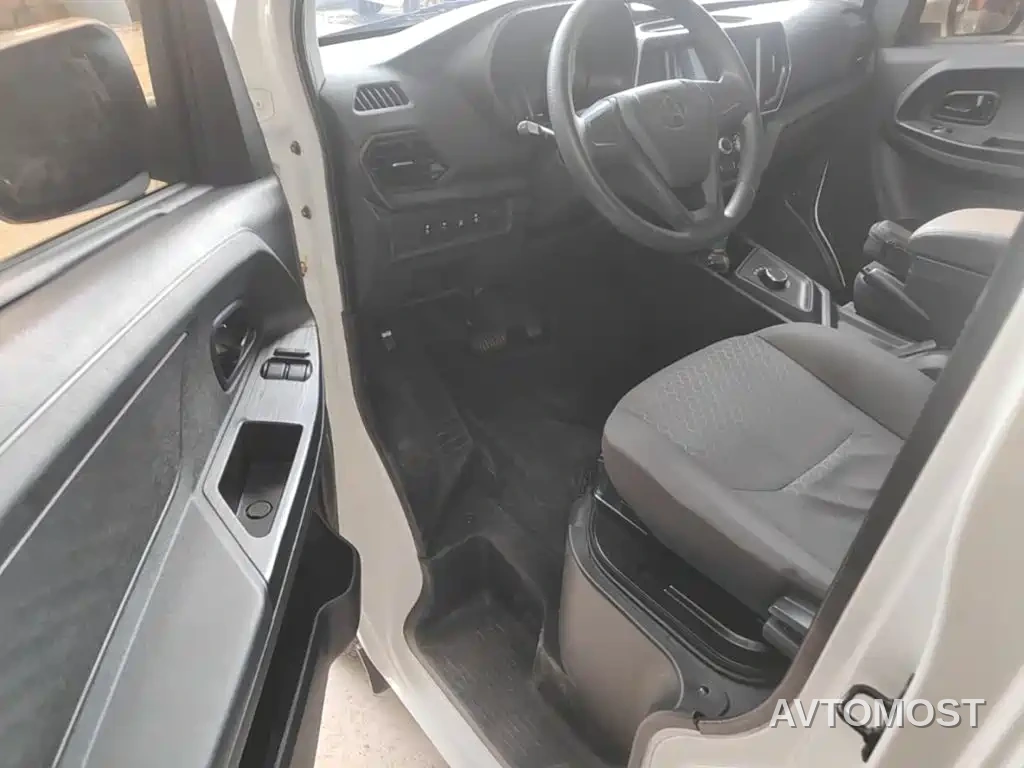Changan Ruixing EM60 2025 Passenger Version Comfort 7-Seater 300km Liftgate — фото 9